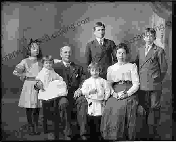 A Formal Family Portrait From The Early 20th Century Home Life Through The Years: How Daily Life Has Changed In Living Memory (History In Living Memory)